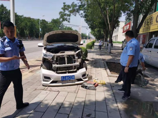 图片5.jpg 山西省汾阳巿公安交警顶风冒雨连夜奋战 10小时迅速破获一起交通逃逸案