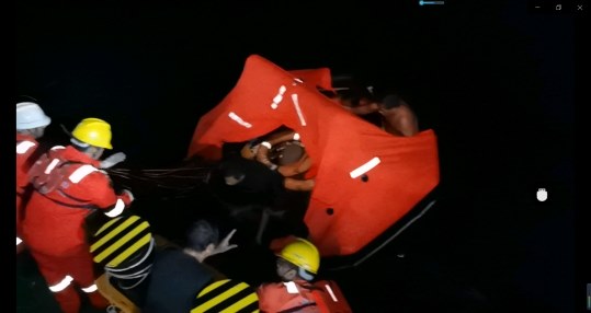 中铁广州局广东石化原油码头项目部成功救助六名海上遇险人员